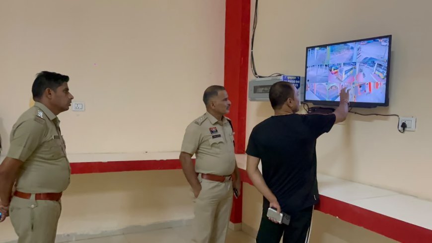 कबीरधाम पुलिस की रात्रिकालीन सरप्राइज चेकिंग, सुनसान स्थानों पर बैठे लोगों को दी समझाइश