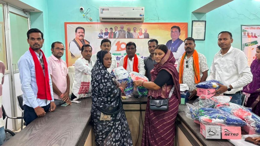 स्वच्छता दीदियों को मिला सम्मान, 79 महिलाओं को वितरित की गई स्वच्छता किट