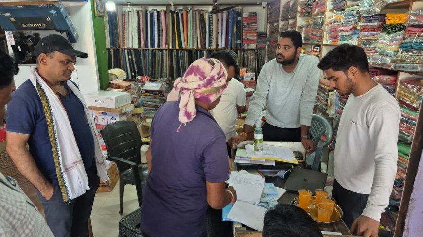 किसान बनकर पहुंचे कृषि अधिकारी, अधिक कीमत पर खाद बेचने पर कृषि केंद्र सील