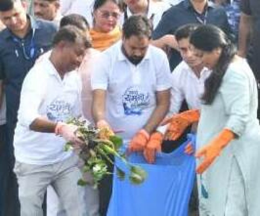 यमुना सफाई अभियान में उतरीं रेखा गुप्ता, 28 घाटों पर चला मेगा क्लीनिंग ड्राइव
