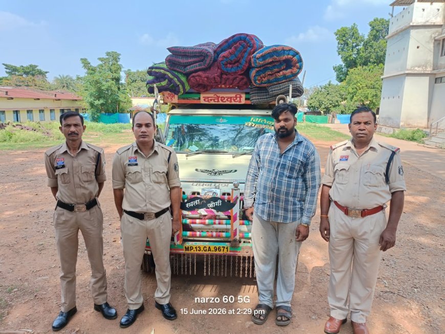 संदिग्ध गतिविधियों पर पुलिस की कार्रवाई, बिना सूचना फेरी वाहन पर 4800 रुपये का चालान