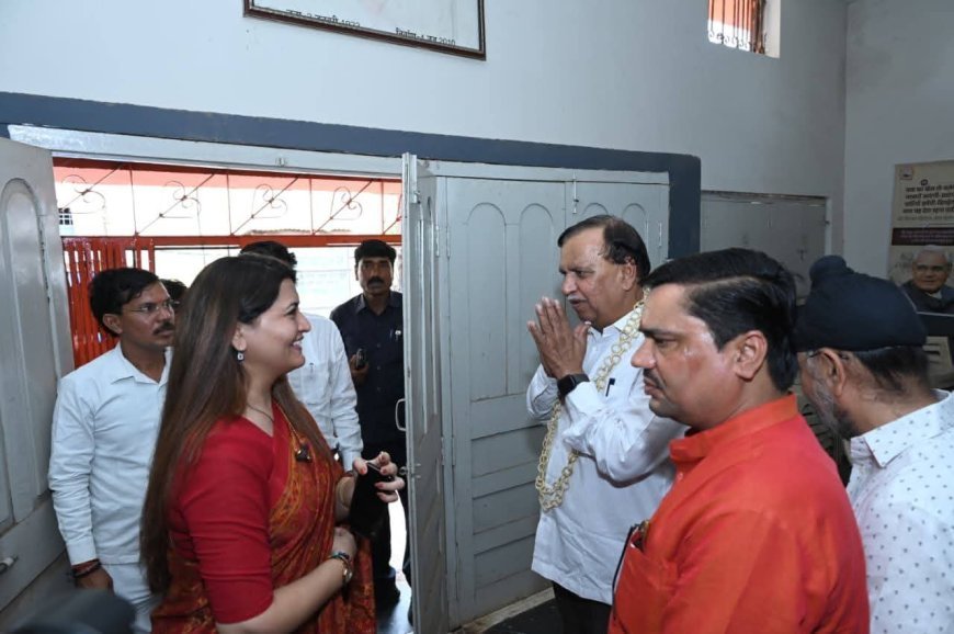 कवर्धा में भाजपा द्वारा ‘12 वर्ष विश्वास के, विकास के, जनकल्याण के’ प्रदर्शनी का अवलोकन