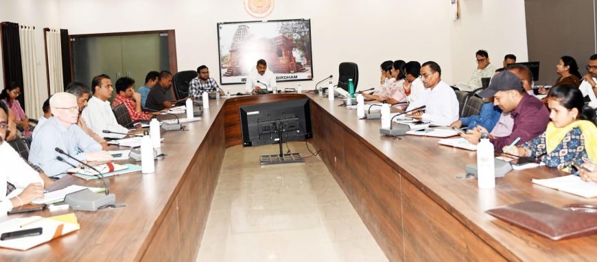 सीएम हेल्पलाइन शिकायतों के समयबद्ध निराकरण पर कलेक्टर सख्त, शिविर और योग दिवस की तैयारियों के निर्देश