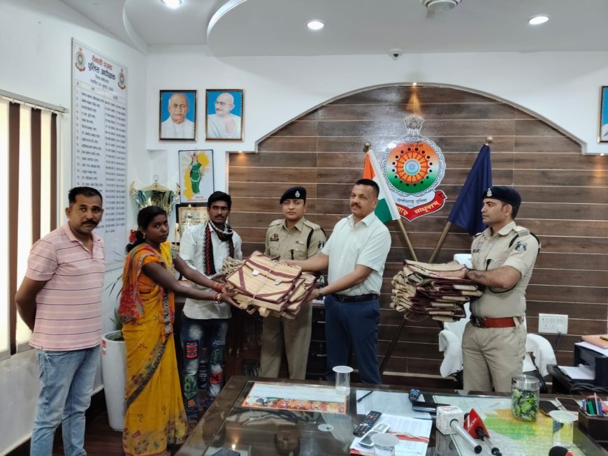कबीरधाम पुलिस की पहल: वनांचल के बच्चों को मिली शैक्षणिक सामग्री और 27 स्कूल बैग