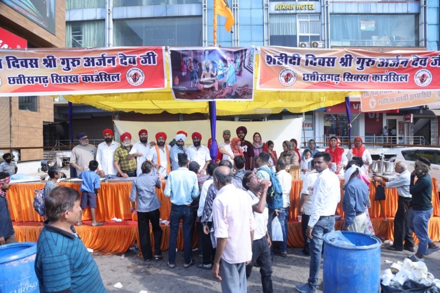 गुरु अर्जन देव जी के शहीदी दिवस पर छत्तीसगढ़ सिक्ख काउंसिल ने लगाई छबील, बांटा ठंडा शरबत