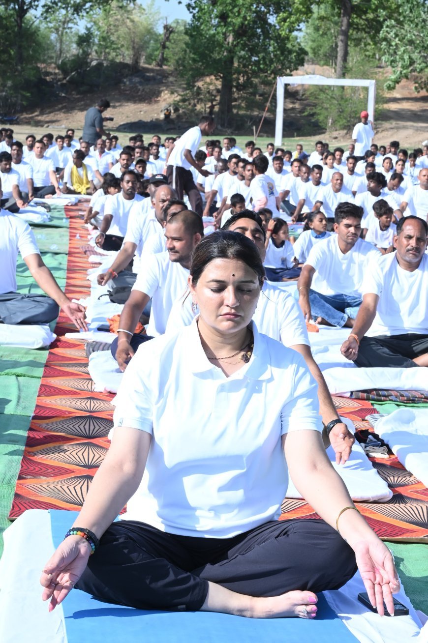 भैंसाओदार में विधायक भावना बोहरा के योग कार्यक्रम में उमड़ा जनसैलाब, सैकड़ों लोगों ने किया सामूहिक योग