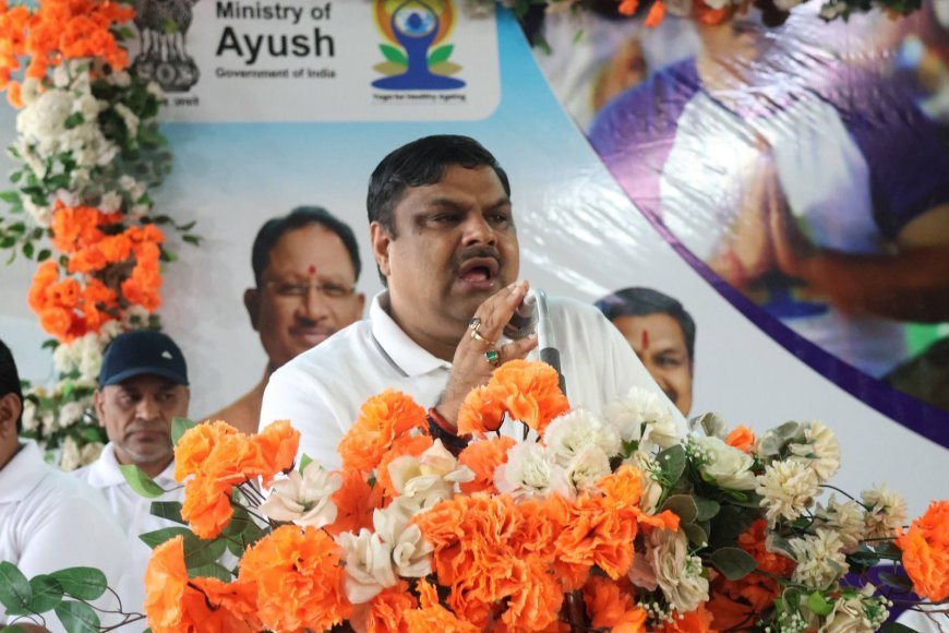 अंतर्राष्ट्रीय योग दिवस पर बालोद में सामूहिक योगाभ्यास, शिक्षा मंत्री गजेन्द्र यादव ने दिया स्वस्थ जीवन का संदेश