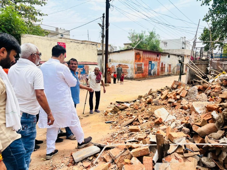बोरसी में तोड़फोड़ कार्रवाई के विरोध में कांग्रेस सक्रिय, प्रभावित परिवारों से मिले धीरज बाकलीवाल