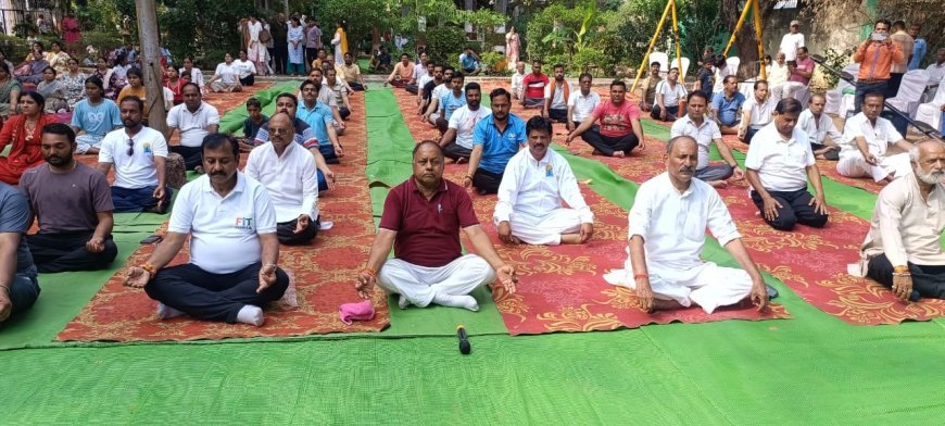 अंतर्राष्ट्रीय योग दिवस पर भाजपा कार्यकर्ताओं ने किया सामूहिक योगाभ्यास
