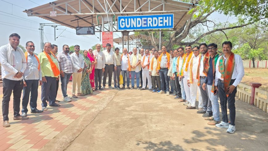 12 साल बेमिसाल" अभियान के तहत भाजपा की प्रगति पथ यात्रा, ट्रेन में किया जनसंपर्क