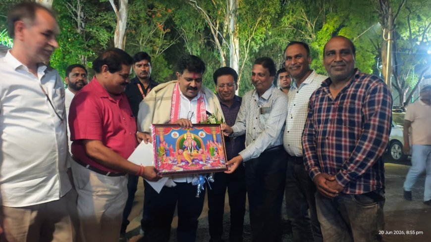 कायस्थ समाज को सामाजिक भवन के लिए 10 लाख रुपये की सौगात, डिप्टी सीएम से की सौजन्य भेंट