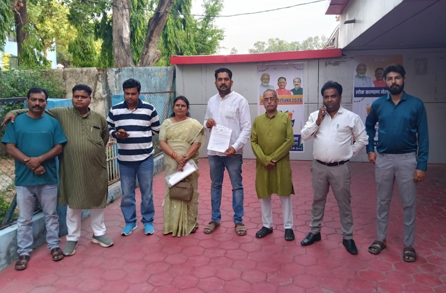 नगर निगम की जनसमस्याओं और कर्मचारियों के लंबित वेतन को लेकर कांग्रेस ने आयुक्त को सौंपा ज्ञापन