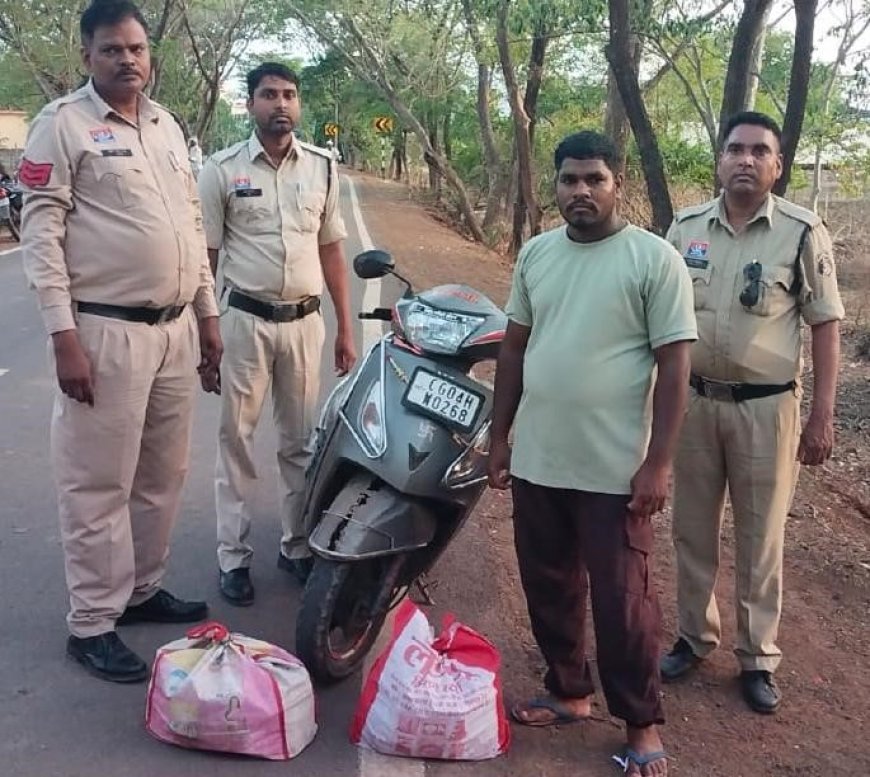धमतरी पुलिस की बड़ी कार्रवाई, 100 पौवा अवैध शराब और स्कूटी जब्त, आरोपी गिरफ्तार