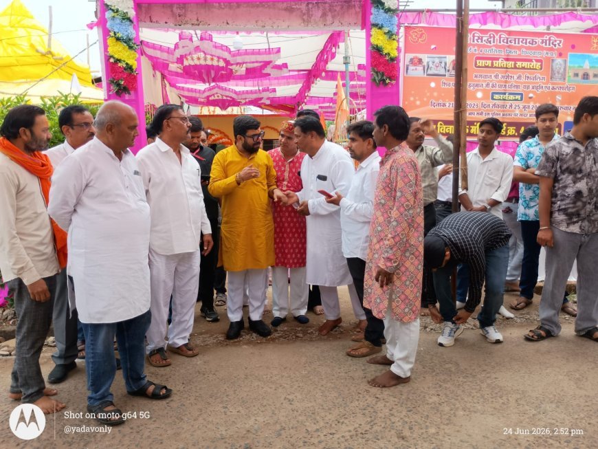 परासिया में सिद्धिविनायक मंदिर से निकली भव्य शोभायात्रा, नगर भ्रमण में उमड़ा श्रद्धालुओं का सैलाब