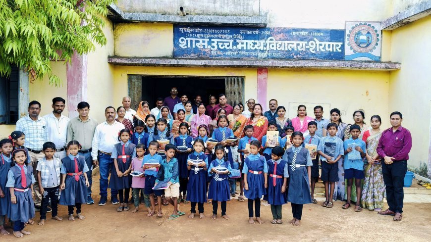 शेरपार में हर्षोल्लास के साथ मनाया गया शाला प्रवेश उत्सव, नए निर्माण कार्यों की हुई घोषणा