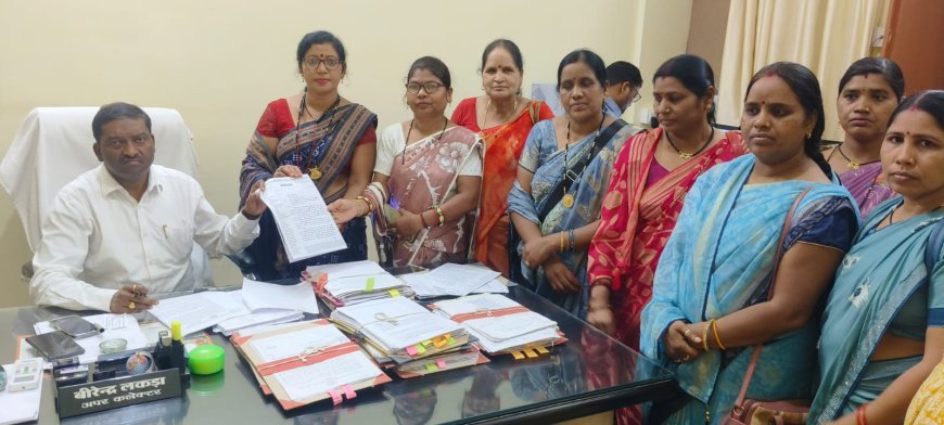 मितानिनों ने सरकार पर वादाखिलाफी का लगाया आरोप, मुख्यमंत्री के नाम कलेक्टर को सौंपा ज्ञापन