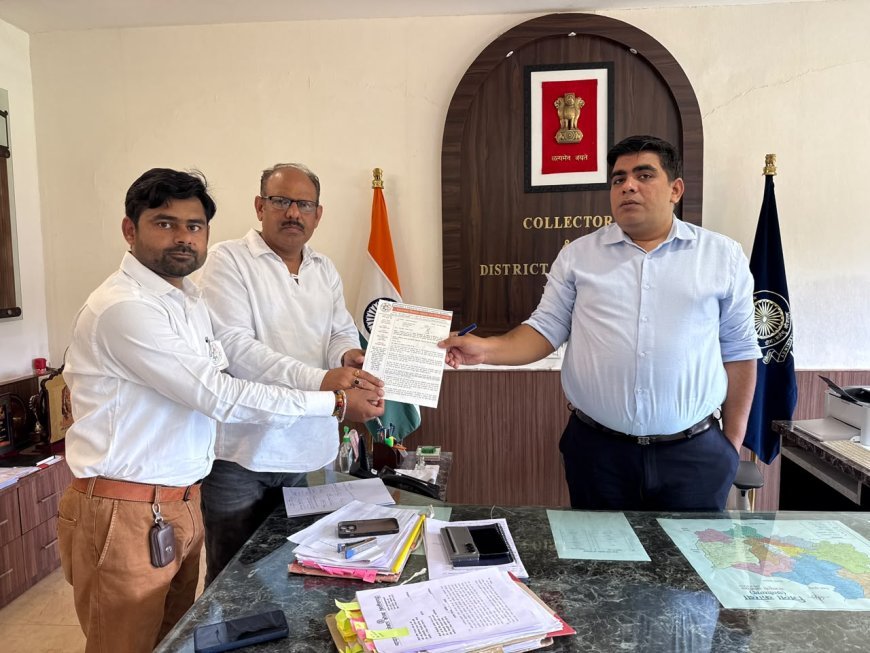 पाठ्यपुस्तक वितरण में देरी पर निजी स्कूल संचालकों का प्रदर्शन, मुख्यमंत्री के नाम सौंपा ज्ञापन