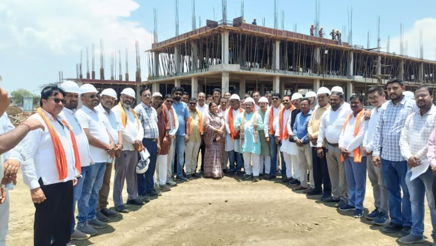 सांसद संतोष पांडेय ने निर्माणाधीन मेडिकल कॉलेज भवन का किया निरीक्षण, जल्द संचालन की जताई उम्मीद