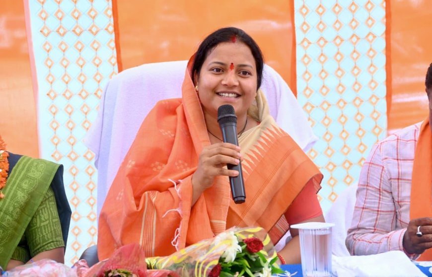 बदलते बस्तर की नई तस्वीर: जगरगुंडा पहुंचने वाली पहली महिला मंत्री बनीं लक्ष्मी राजवाड़े