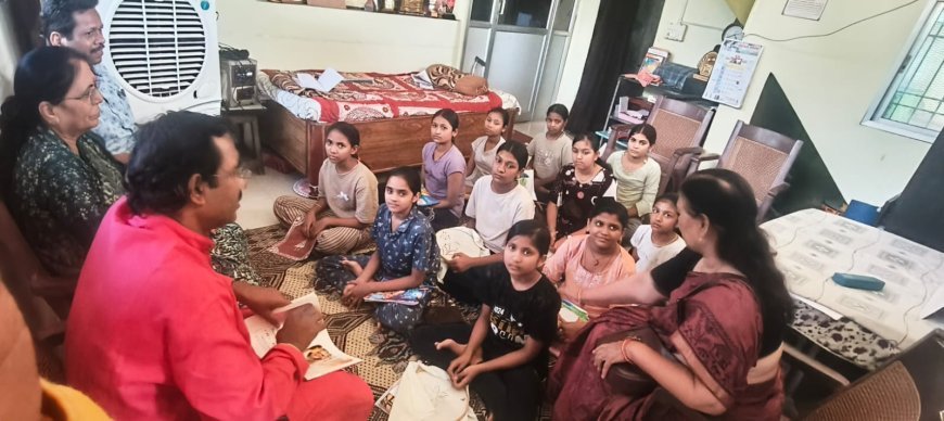 वृद्धाश्रमों में सेवा अभियान, समाजसेवियों ने वरिष्ठ नागरिकों के साथ बिताए आत्मीय पल