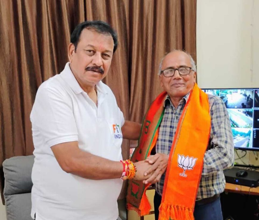 सेवानिवृत्ति के दिन भाजपा में शामिल हुए बाल मुकुंद मढ़रिया, सांसद विजय बघेल ने किया स्वागत