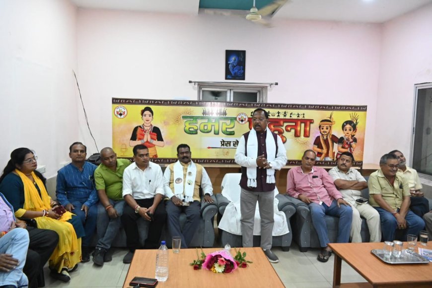 रायपुर प्रेस क्लब के आम महोत्सव में जुटे पत्रकार, कृषि मंत्री रामविचार नेताम बोले— "आम हर किसी का खास है"