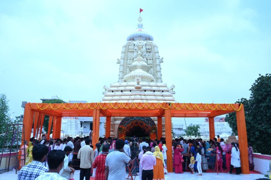 देव स्नान पूर्णिमा पर 108 कलशों से भगवान जगन्नाथ का महाअभिषेक, पुरन्दर मिश्रा ने की पूजा-अर्चना