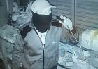 गंडई में एक ही रात चार दुकानों के ताले टूटे, नकदी और सामान चोरी; CCTV में कैद हुए बदमाश
