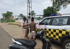 एमसीबी पुलिस का विशेष अभियान, 266 वाहनों की जांच, 65 चालान; नियम मानने वालों को गुलाब देकर किया सम्मान