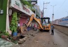 बारिश में जलभराव पर निगम की सख्ती, मोवा ओवरब्रिज के नीचे नाले पर बने 6 अवैध पाट तोड़े
