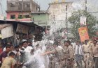 कन्नौद में मूंग तुलाई को लेकर कांग्रेस का हल्लाबोल, पुलिस ने वाटर कैनन चलाकर रोका प्रदर्शन