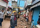 गोलबाजार पेटी लाइन में नगर निगम की बड़ी कार्रवाई, नाली पर बने 15 अवैध पाटे हटाए
