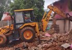 रायपुर रेलवे स्टेशन मार्ग पर जर्जर भवन हटाया गया, नगर निगम ने जनसुरक्षा के लिए की कार्रवाई