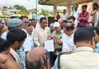 केसली में पशु बाजार बचाने और खाद संकट को लेकर प्रदर्शन, राष्ट्रपति के नाम सौंपा ज्ञापन