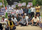 नीट पेपर लीक के विरोध में कठ्ठीवाड़ा में युवाओं का प्रदर्शन, राष्ट्रपति के नाम सौंपा ज्ञापन