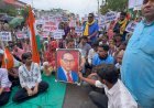 NEET परीक्षा को लेकर अलीराजपुर में प्रदर्शन, महेश पटेल के नेतृत्व में राष्ट्रपति के नाम सौंपा गया ज्ञापन