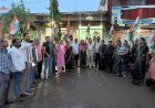 केंद्रीय शिक्षा मंत्री के इस्तीफे के बाद कांग्रेस कार्यकर्ताओं ने जताई खुशी