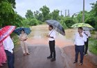 भारी वर्षा के बीच रपटा-नालों का कलेक्टर और एसपी ने किया निरीक्षण, जलमग्न मार्गों से दूर रहने की अपील