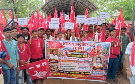 दंतेवाड़ा में भाकपा की रैली, जन मुद्दों को लेकर मुख्यमंत्री के नाम कलेक्टर को सौंपा ज्ञापन