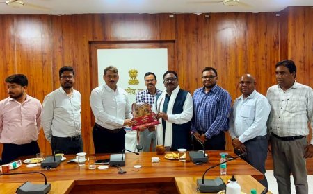32 वर्ष 7 माह की सेवा के बाद डिप्टी कलेक्टर आर.बी. देवांगन सेवानिवृत्त, भावभीनी विदाई
