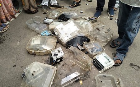 स्मार्ट मीटर के विरोध में दुर्ग कलेक्ट्रेट पहुंचे उपभोक्ता, बिजली बिलों पर जताई नाराजगी