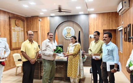 नारायणपुर में सेवानिवृत्त कर्मचारियों को मिला पेंशन प्राधिकार पत्र, कलेक्टर ने किया सम्मानित