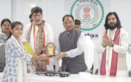 मुख्यमंत्री विष्णुदेव साय ने मेधावी विद्यार्थियों का किया सम्मान, कहा- समर्पण और अनुशासन से हर लक्ष्य संभव