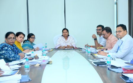 गोंडी और हल्बी भाषा में होगा महिला एवं बाल विकास योजनाओं का प्रचार, लक्ष्मी राजवाड़े ने दिए निर्देश