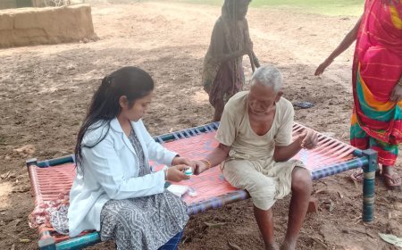 CMHO की पहल से दूरस्थ गांव में बीमार बुजुर्ग दंपत्ति को घर पर मिला इलाज, स्वास्थ्य विभाग की त्वरित कार्रवाई