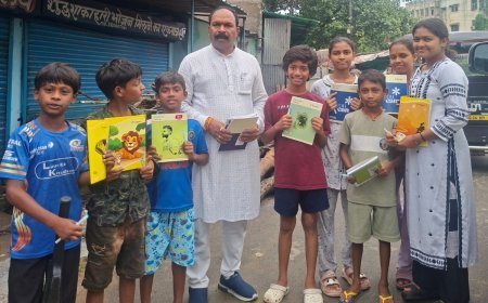 डॉ. श्यामा प्रसाद मुखर्जी की जयंती पर बच्चों को पुस्तकें वितरित, शिक्षा के महत्व का दिया संदेश