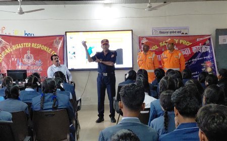 फरसगांव में एनडीआरएफ का आपदा जागरूकता अभियान, विद्यार्थियों को दिया बचाव और राहत का प्रशिक्षण
