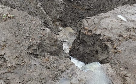 बालोद में खेत की जमीन धंसी, 30 फीट से अधिक गहरा गड्ढा बनने से ग्रामीणों में बढ़ी चिंता