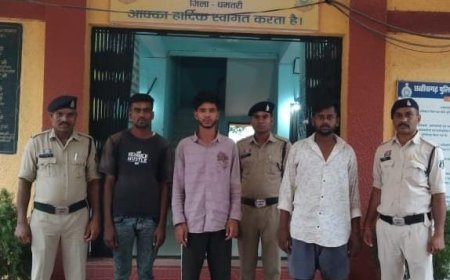 चाकू की नोक पर नगद और ऑनलाइन लूट करने वाले तीन आरोपी गिरफ्तार, एक अपचारी बालक अभिरक्षा में