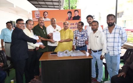 ठेकेदार संघ के प्रतिनिधिमंडल ने विधायक पुरन्दर मिश्रा से की सौजन्य भेंट, विकास कार्यों पर हुई चर्चा